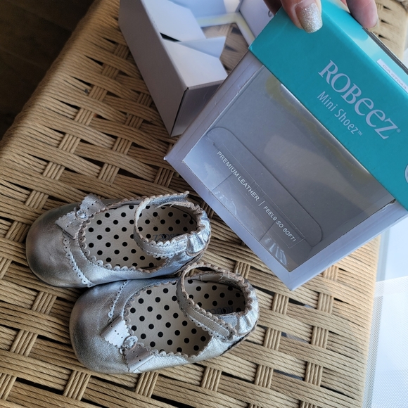 NWT Robeez Baby Girls Low Top Sneaker Size 12-18 Mos - Picture 11 of 11